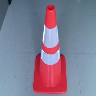 上海施越交通設(shè)施 專(zhuān)業(yè)生產(chǎn)75cm雪糕筒及PVC交通路錐，優(yōu)質(zhì)路障解決方案